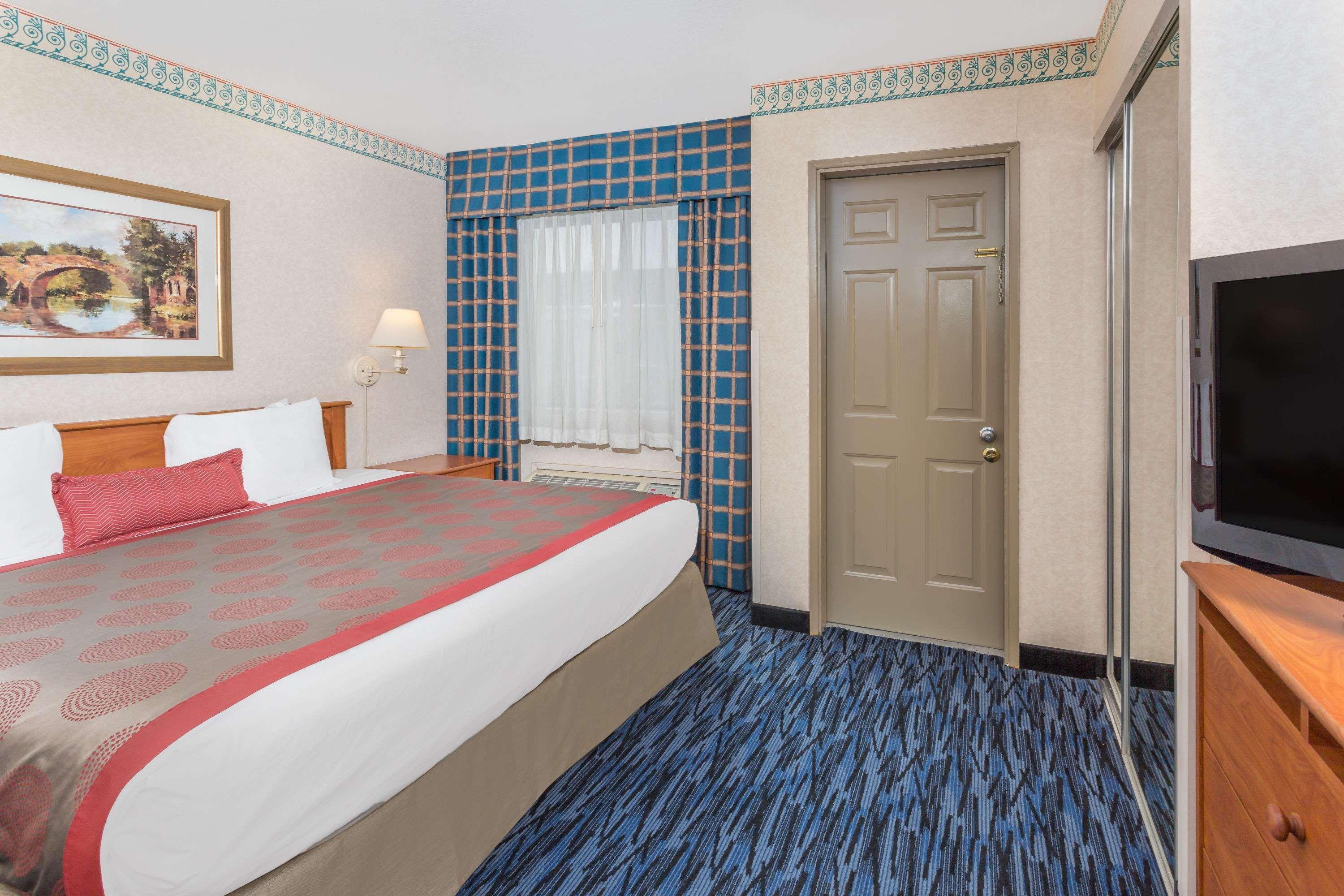 Ramada By Wyndham Kent Seattle Area Exterior foto