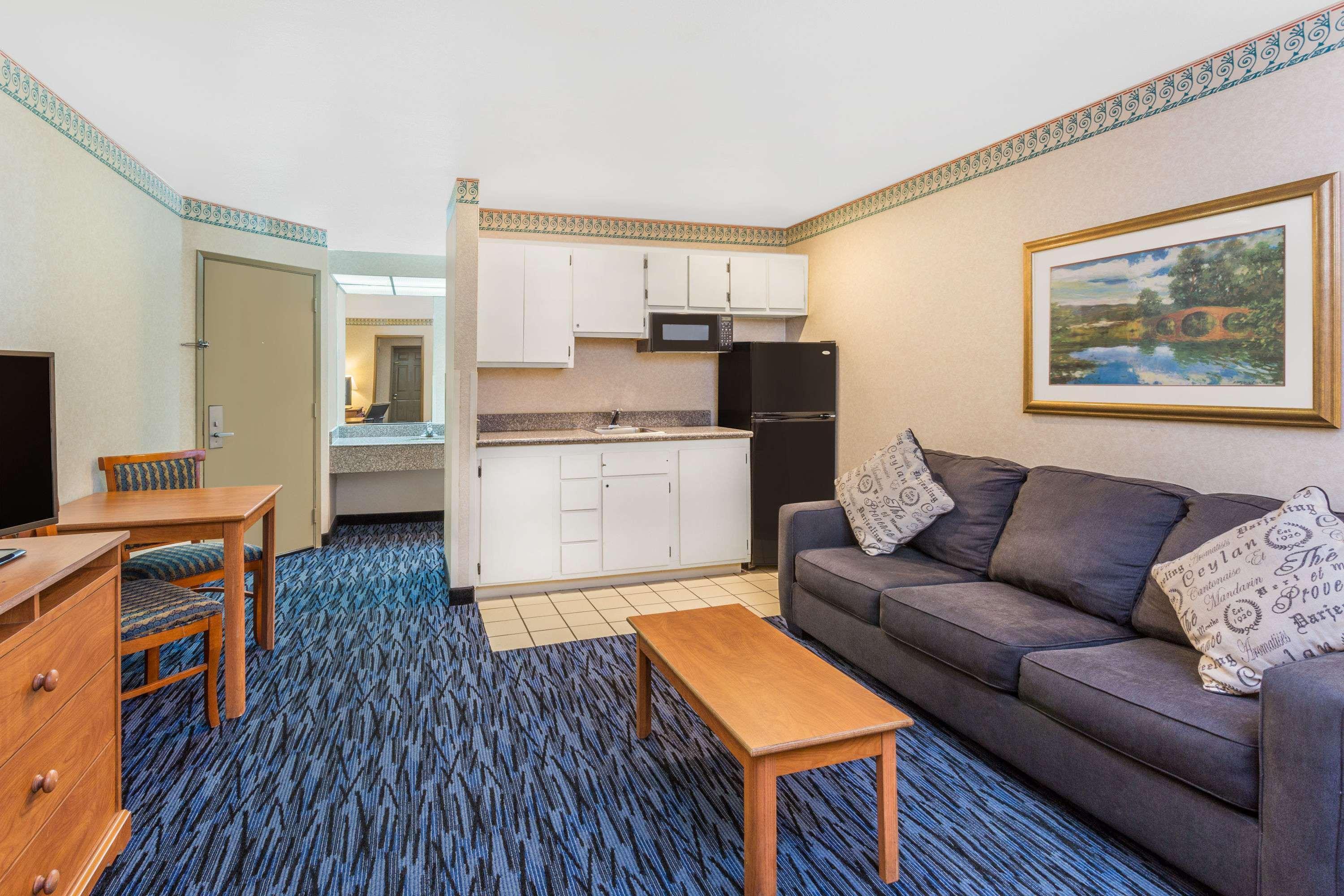 Ramada By Wyndham Kent Seattle Area Exterior foto