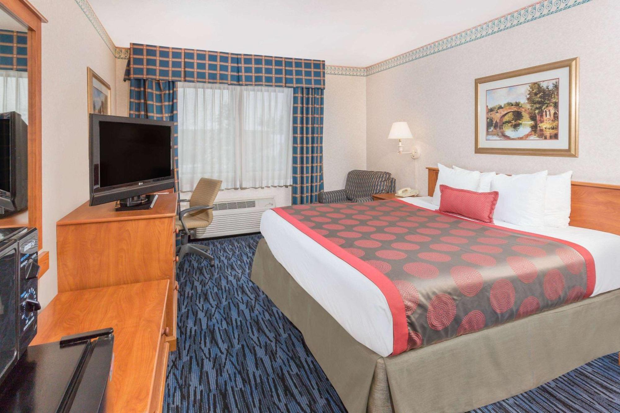 Ramada By Wyndham Kent Seattle Area Exterior foto