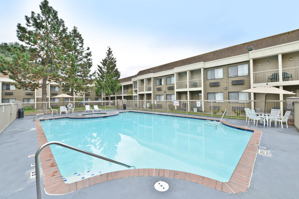 Ramada By Wyndham Kent Seattle Area Exterior foto