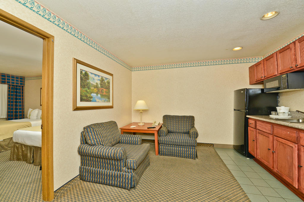 Ramada By Wyndham Kent Seattle Area Exterior foto